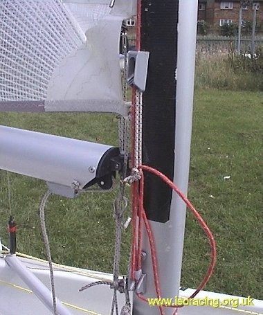 The floating cleat on the mast.